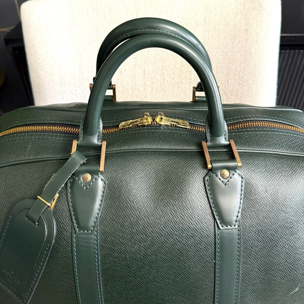 Authentic LOUIS VUITTON Taiga Kendall PM Episea green leather travel bag unisex